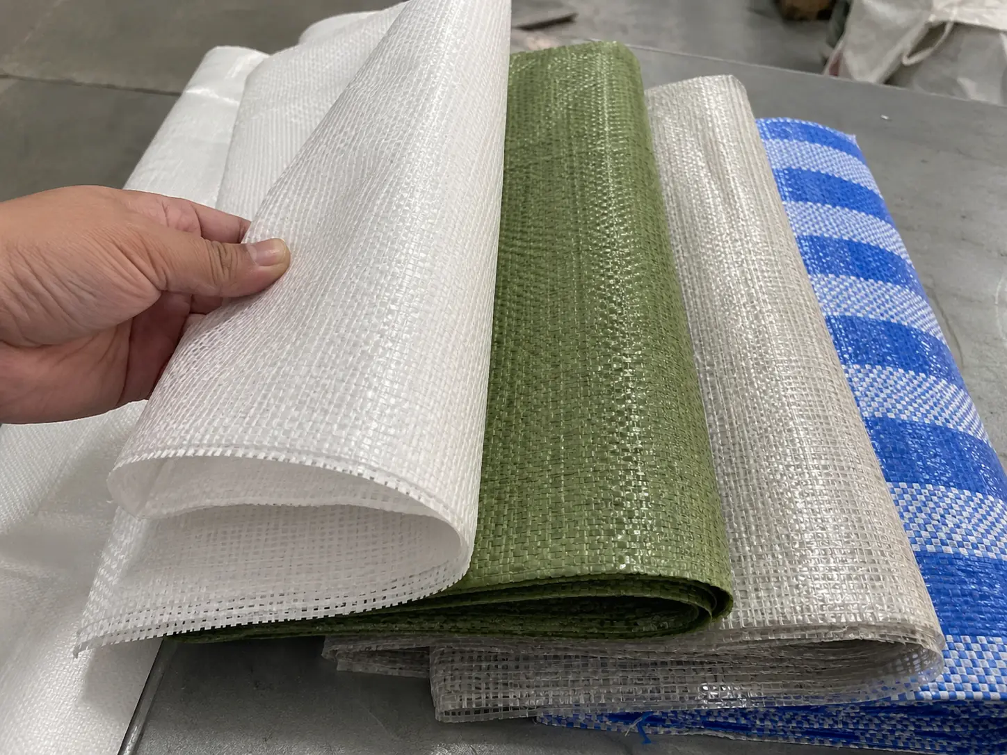 Comparing FIBC fabric samples tested to 5:1 and 6:1 safety factor ratings